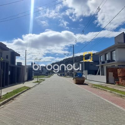 Terreno com 444m², no bairro Canasvieiras em Florianópolis