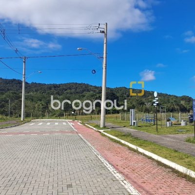 Terreno com 444m², no bairro Canasvieiras em Florianópolis