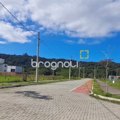 Terreno com 444m², no bairro Canasvieiras em Florianópolis
