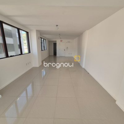Sala com 48m², 1 garagem, no bairro Centro em Florianópolis
