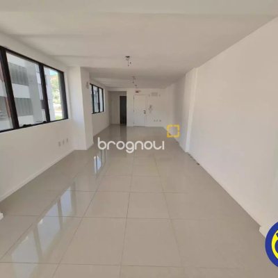 Sala com 48m², 1 garagem, no bairro Centro em Florianópolis