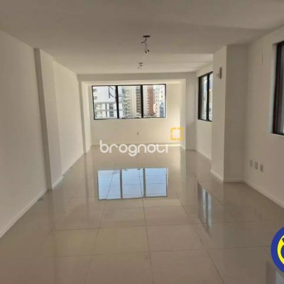 Sala com 48m², 1 garagem, no bairro Centro em Florianópolis