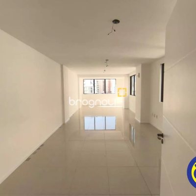 Sala com 48m², 1 garagem, no bairro Centro em Florianópolis