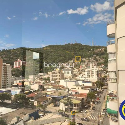 Sala com 48m², 1 garagem, no bairro Centro em Florianópolis