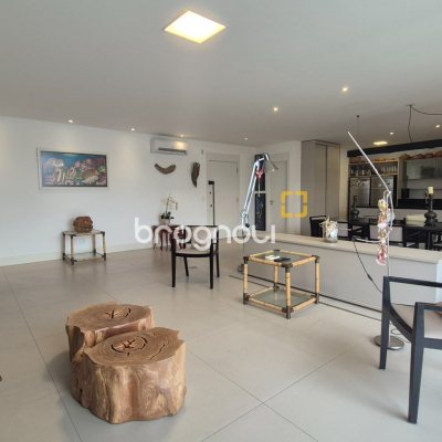 Apartamento com 186m², 3 quartos (sendo 3 suítes), 2 garagens, no bairro Jurerê Internacional em Florianópolis
