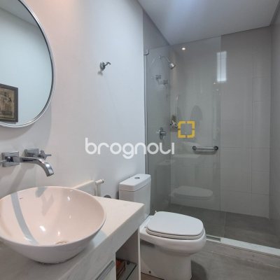 Apartamento com 186m², 3 quartos (sendo 3 suítes), 2 garagens, no bairro Jurerê Internacional em Florianópolis