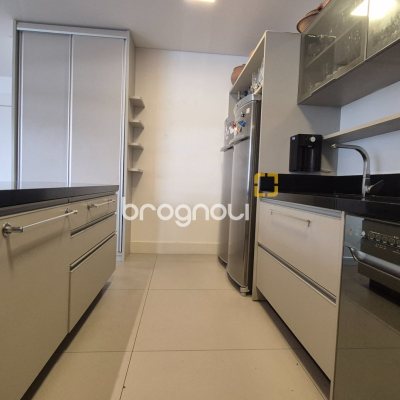 Apartamento com 186m², 3 quartos (sendo 3 suítes), 2 garagens, no bairro Jurerê Internacional em Florianópolis