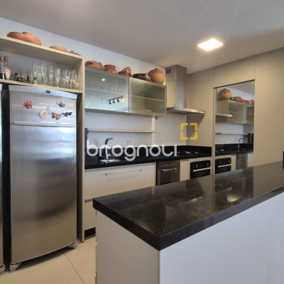Apartamento com 186m², 3 quartos (sendo 3 suítes), 2 garagens, no bairro Jurerê Internacional em Florianópolis