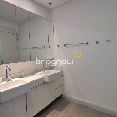 Apartamento com 186m², 3 quartos (sendo 3 suítes), 2 garagens, no bairro Jurerê Internacional em Florianópolis