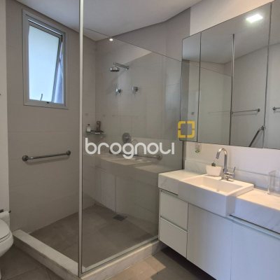 Apartamento com 186m², 3 quartos (sendo 3 suítes), 2 garagens, no bairro Jurerê Internacional em Florianópolis