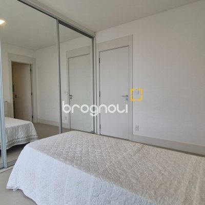Apartamento com 186m², 3 quartos (sendo 3 suítes), 2 garagens, no bairro Jurerê Internacional em Florianópolis