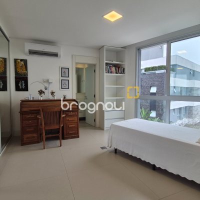 Apartamento com 186m², 3 quartos (sendo 3 suítes), 2 garagens, no bairro Jurerê Internacional em Florianópolis