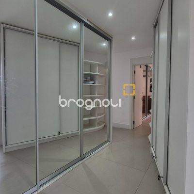 Apartamento com 186m², 3 quartos (sendo 3 suítes), 2 garagens, no bairro Jurerê Internacional em Florianópolis