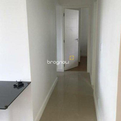 Apartamento com 81m², 3 quartos (sendo 1 suíte), 1 garagem, no bairro Estreito em Florianópolis