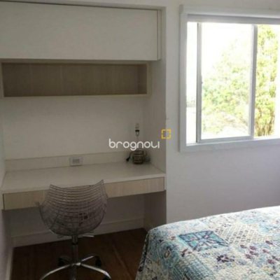 Apartamento com 81m², 3 quartos (sendo 1 suíte), 1 garagem, no bairro Estreito em Florianópolis