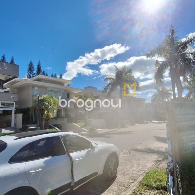 Terreno com 450m², no bairro Jurerê em Florianópolis