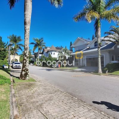 Terreno com 450m², no bairro Jurerê em Florianópolis