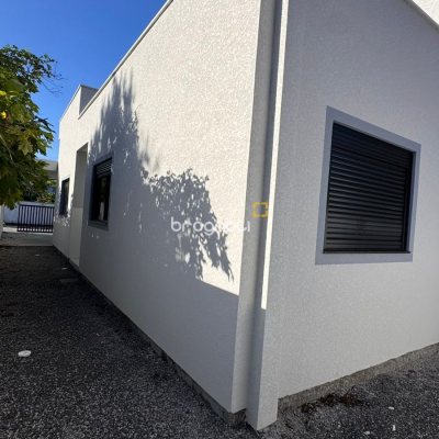 Casa com 48m², 2 quartos (sendo 1 suíte), 1 garagem, no bairro São João do Rio Vermelho em Florianópolis