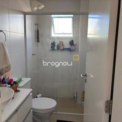 Apartamento com 68m², 2 quartos (sendo 1 suíte), 1 garagem, no bairro Pagani em Palhoça