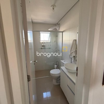 Apartamento com 68m², 2 quartos (sendo 1 suíte), 1 garagem, no bairro Pagani em Palhoça