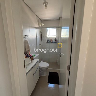 Apartamento com 68m², 2 quartos (sendo 1 suíte), 1 garagem, no bairro Pagani em Palhoça