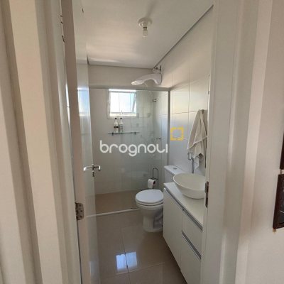 Apartamento com 68m², 2 quartos (sendo 1 suíte), 1 garagem, no bairro Pagani em Palhoça