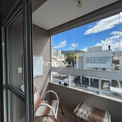 Apartamento com 68m², 2 quartos (sendo 1 suíte), 1 garagem, no bairro Pagani em Palhoça