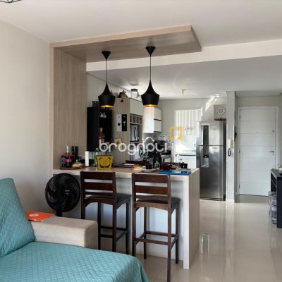 Apartamento com 68m², 2 quartos (sendo 1 suíte), 1 garagem, no bairro Pagani em Palhoça