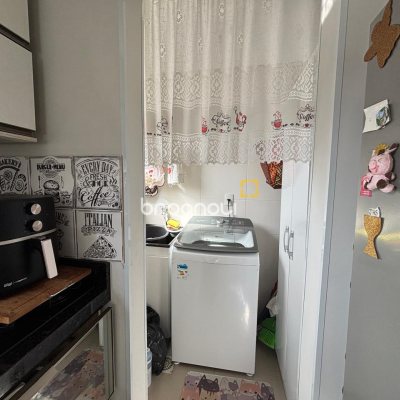 Apartamento com 68m², 2 quartos (sendo 1 suíte), 1 garagem, no bairro Pagani em Palhoça