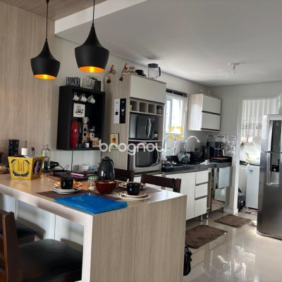 Apartamento com 68m², 2 quartos (sendo 1 suíte), 1 garagem, no bairro Pagani em Palhoça