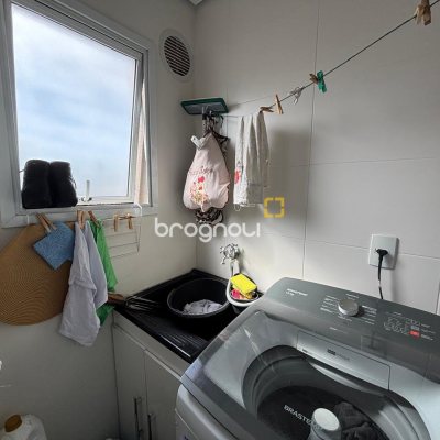 Apartamento com 68m², 2 quartos (sendo 1 suíte), 1 garagem, no bairro Pagani em Palhoça