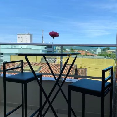 Apartamento com 63m², 2 quartos (sendo 1 suíte), 1 garagem, no bairro Canasvieiras em Florianópolis