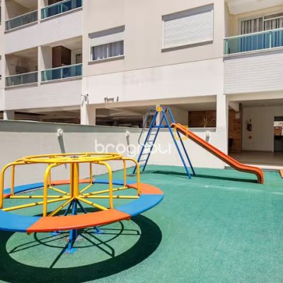 Apartamento com 63m², 2 quartos (sendo 1 suíte), 1 garagem, no bairro Canasvieiras em Florianópolis