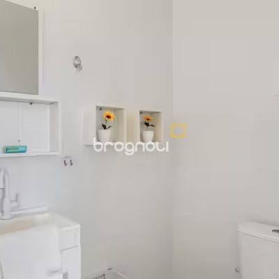 Apartamento com 63m², 2 quartos (sendo 1 suíte), 1 garagem, no bairro Canasvieiras em Florianópolis