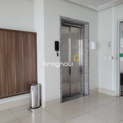 Apartamento com 63m², 2 quartos (sendo 1 suíte), 2 garagens, no bairro Centro em Florianópolis