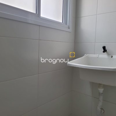 Apartamento com 63m², 2 quartos (sendo 1 suíte), 2 garagens, no bairro Centro em Florianópolis