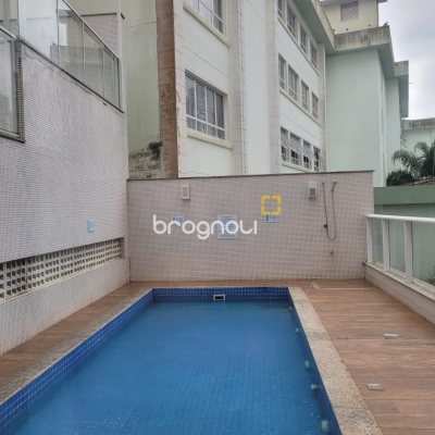 Apartamento com 63m², 2 quartos (sendo 1 suíte), 2 garagens, no bairro Centro em Florianópolis