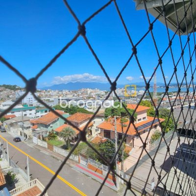 Apartamento com 62m², 2 quartos, 1 garagem, no bairro Capoeiras em Florianópolis