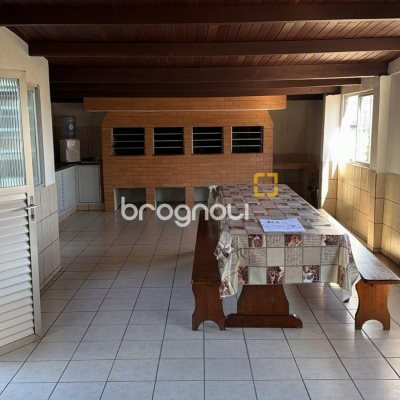 Apartamento com 62m², 2 quartos, 1 garagem, no bairro Capoeiras em Florianópolis