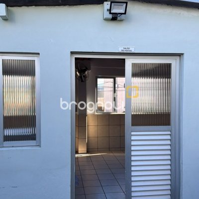 Apartamento com 62m², 2 quartos, 1 garagem, no bairro Capoeiras em Florianópolis