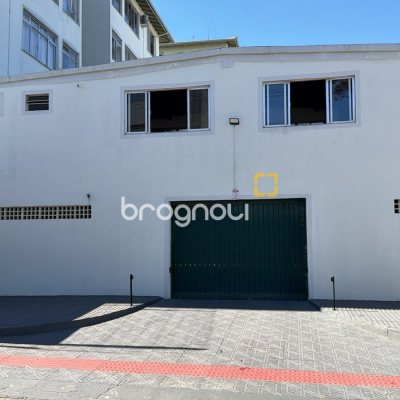 Apartamento com 62m², 2 quartos, 1 garagem, no bairro Capoeiras em Florianópolis