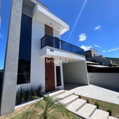 Casa com 148m², 2 quartos (sendo 2 suítes), 2 garagens, no bairro Ingleses em Florianópolis