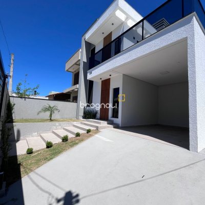 Casa com 148m², 2 quartos (sendo 2 suítes), 2 garagens, no bairro Ingleses em Florianópolis