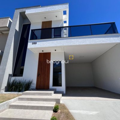 Casa com 148m², 2 quartos (sendo 2 suítes), 2 garagens, no bairro Ingleses em Florianópolis