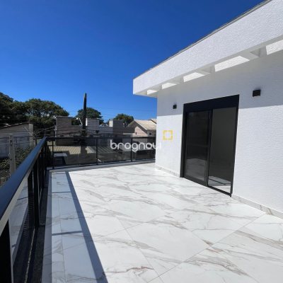 Casa com 148m², 2 quartos (sendo 2 suítes), 2 garagens, no bairro Ingleses em Florianópolis