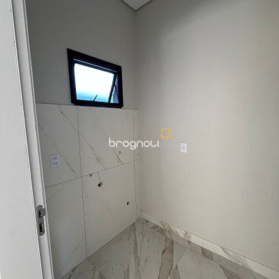 Casa com 148m², 2 quartos (sendo 2 suítes), 2 garagens, no bairro Ingleses em Florianópolis
