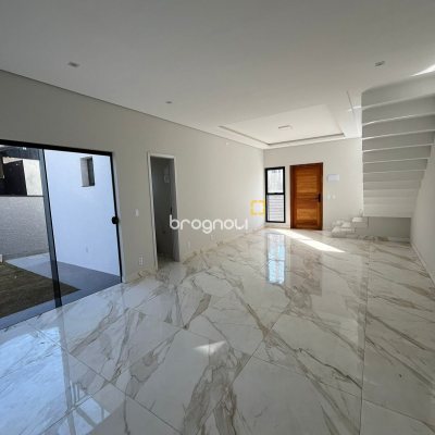 Casa com 148m², 2 quartos (sendo 2 suítes), 2 garagens, no bairro Ingleses em Florianópolis