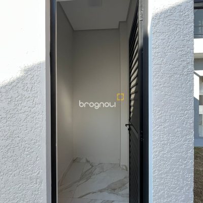 Casa com 148m², 2 quartos (sendo 2 suítes), 2 garagens, no bairro Ingleses em Florianópolis