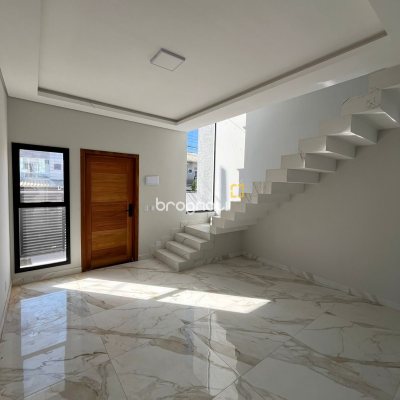 Casa com 148m², 2 quartos (sendo 2 suítes), 2 garagens, no bairro Ingleses em Florianópolis