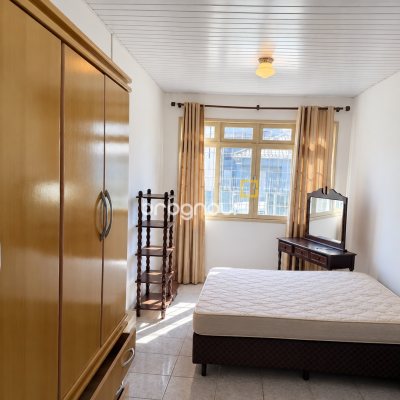 Casa com 400m², 2 quartos, 2 garagens, no bairro Balneário em Florianópolis